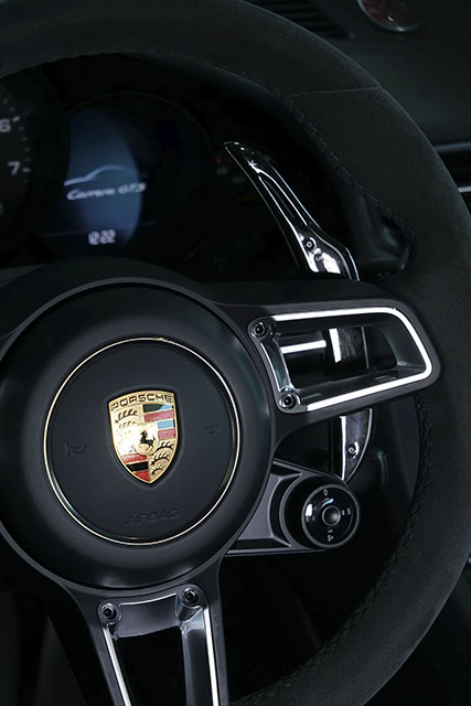 Porsche steering wheel with EINMS's paddle shifter